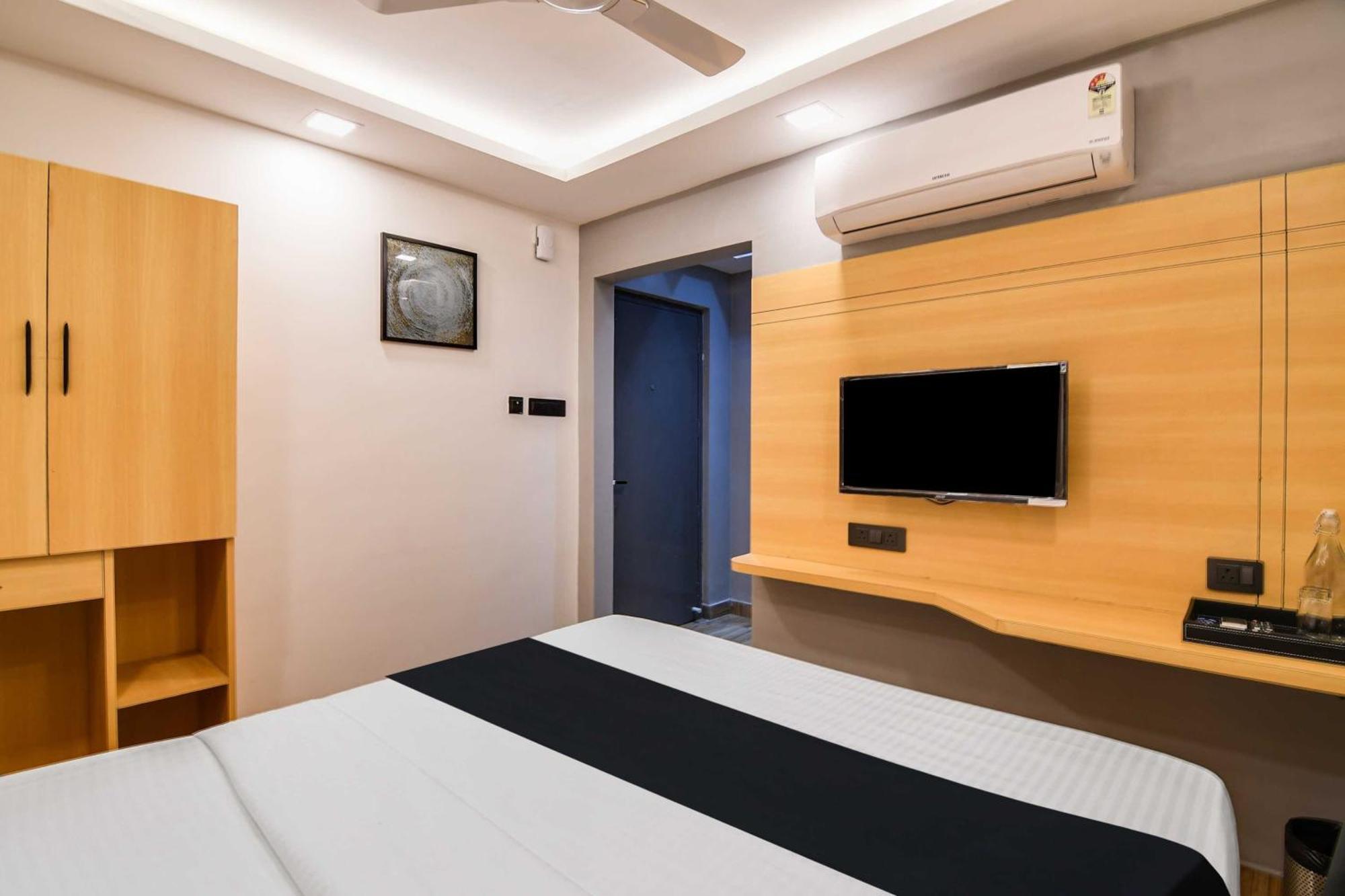 Super Townhouse Oak Sayhallo Ecstasy Bhubaneswar Exteriör bild