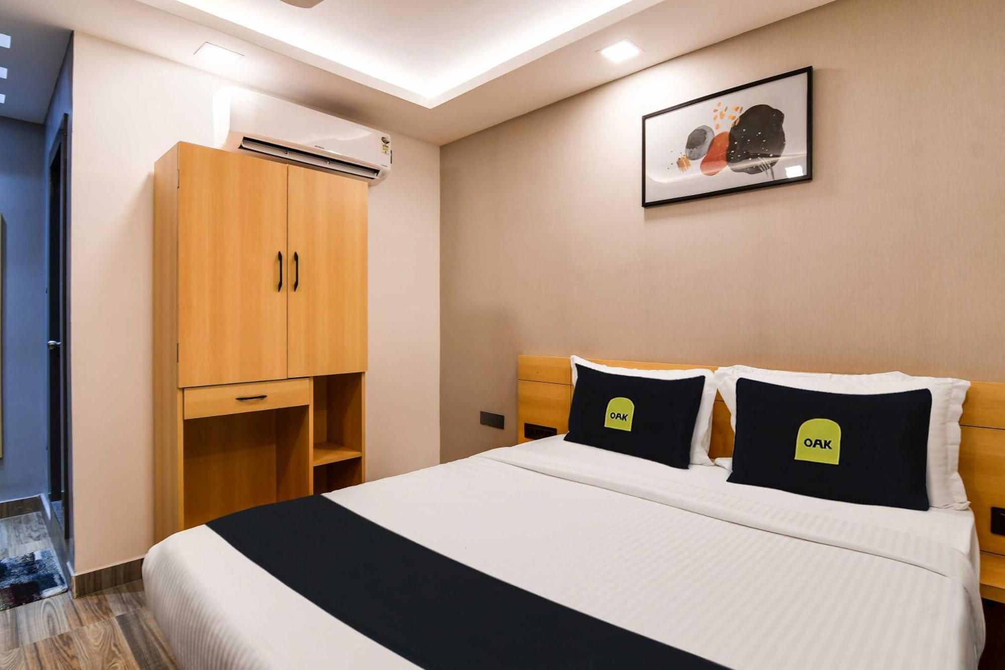 Super Townhouse Oak Sayhallo Ecstasy Bhubaneswar Exteriör bild