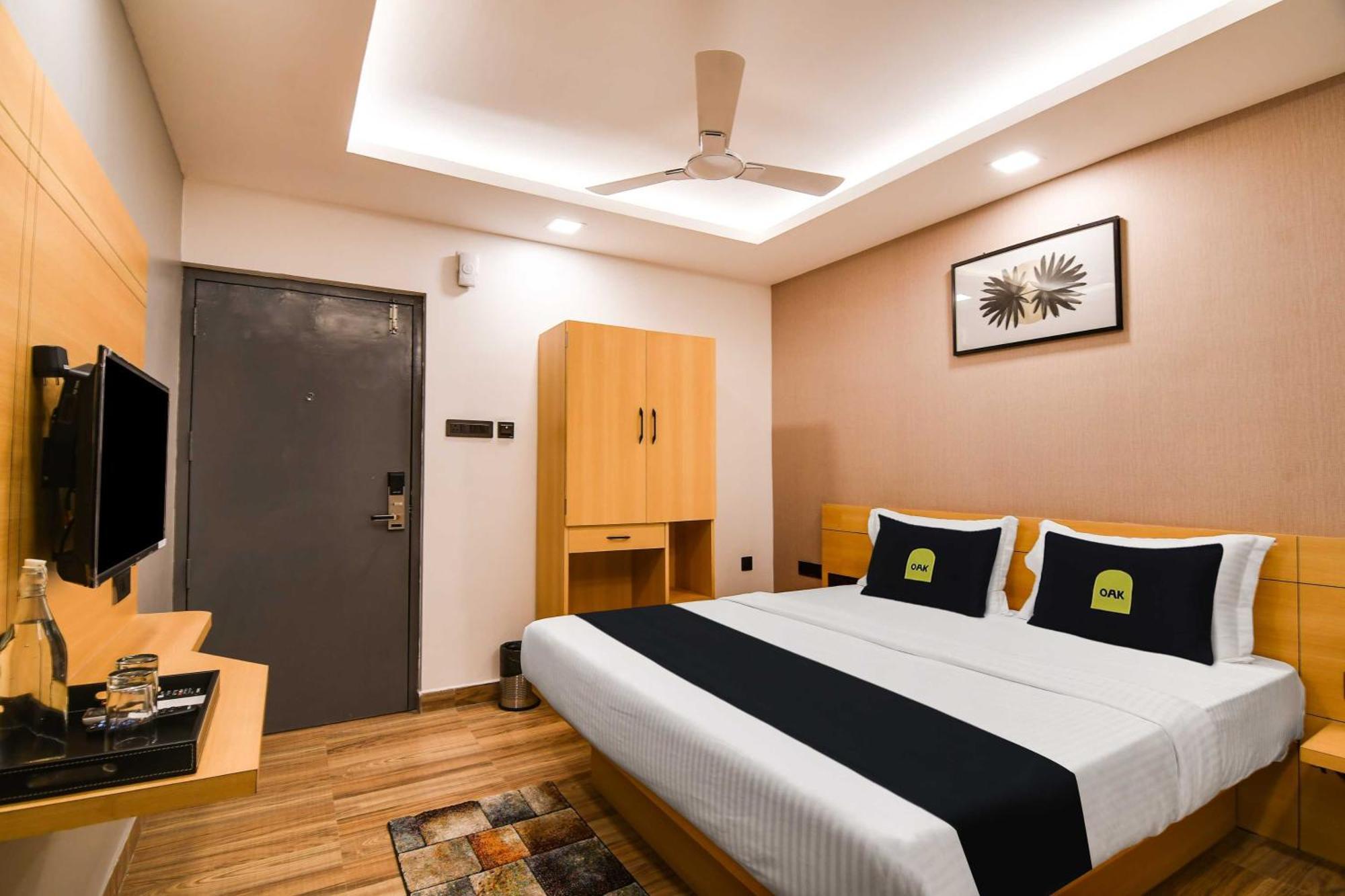 Super Townhouse Oak Sayhallo Ecstasy Bhubaneswar Exteriör bild