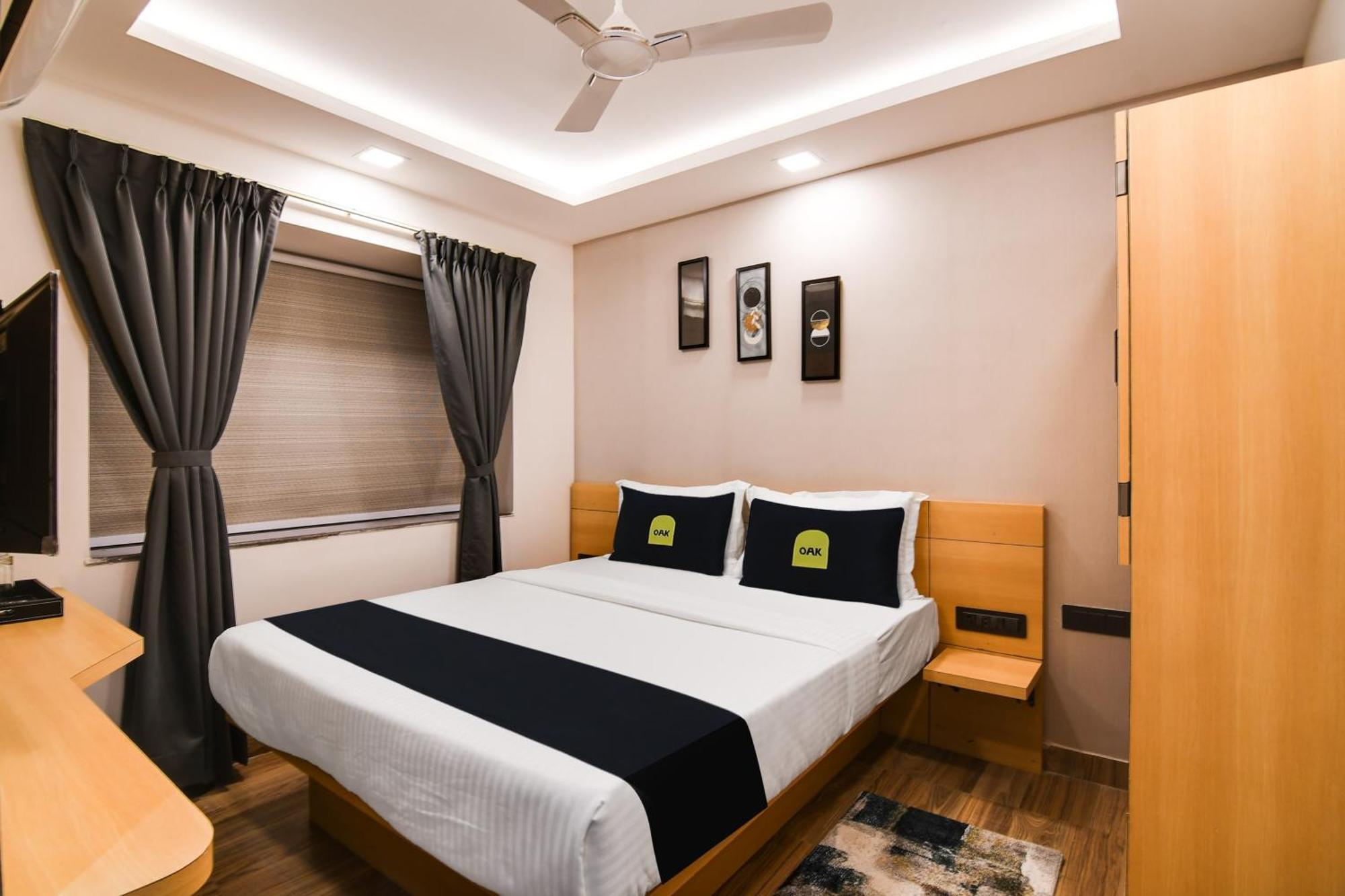 Super Townhouse Oak Sayhallo Ecstasy Bhubaneswar Exteriör bild