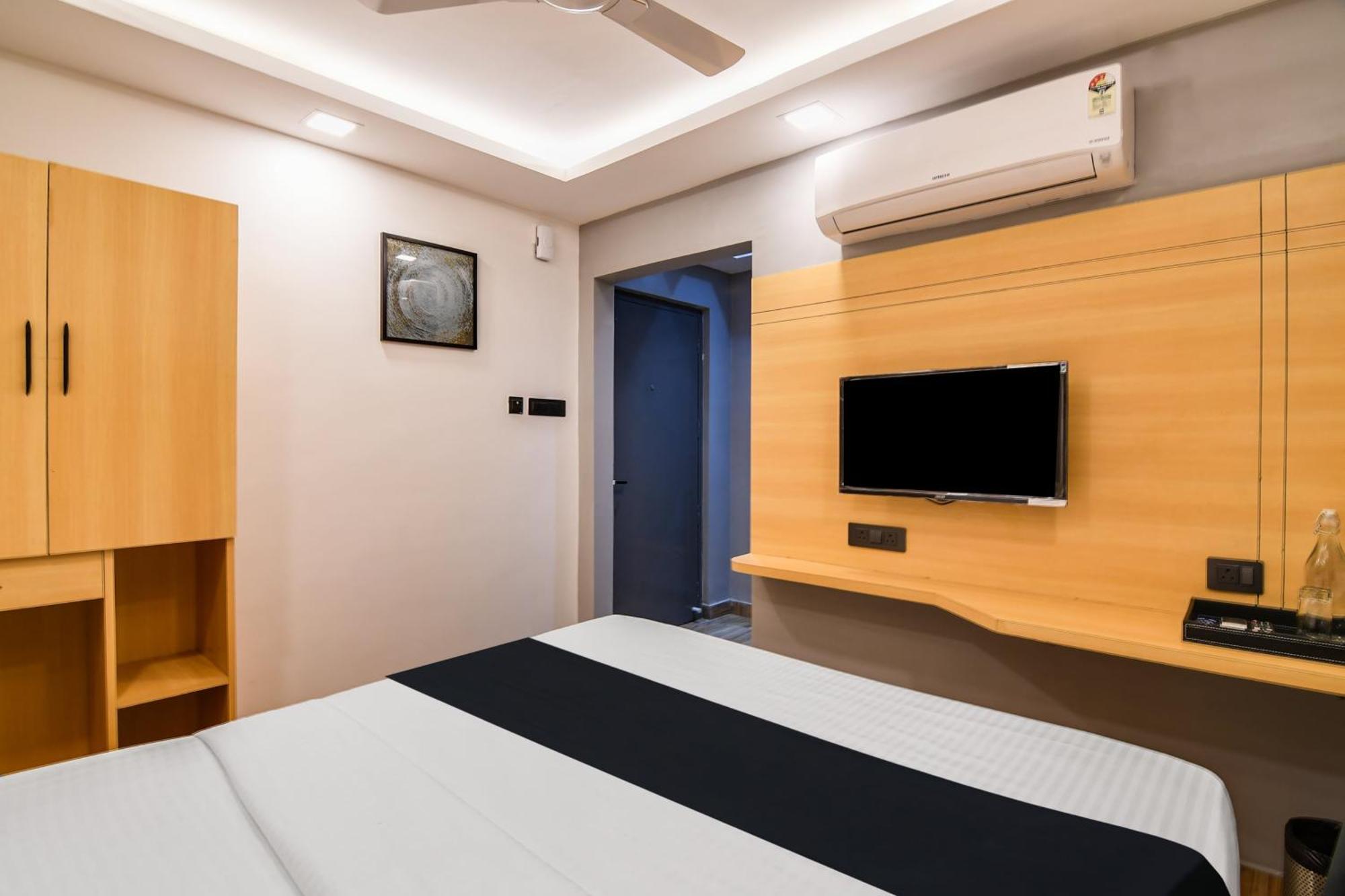 Super Townhouse Oak Sayhallo Ecstasy Bhubaneswar Exteriör bild