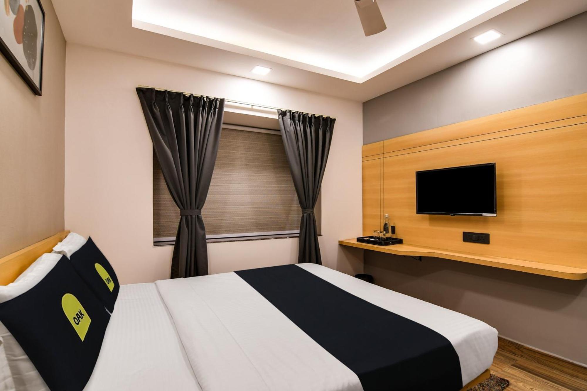 Super Townhouse Oak Sayhallo Ecstasy Bhubaneswar Exteriör bild