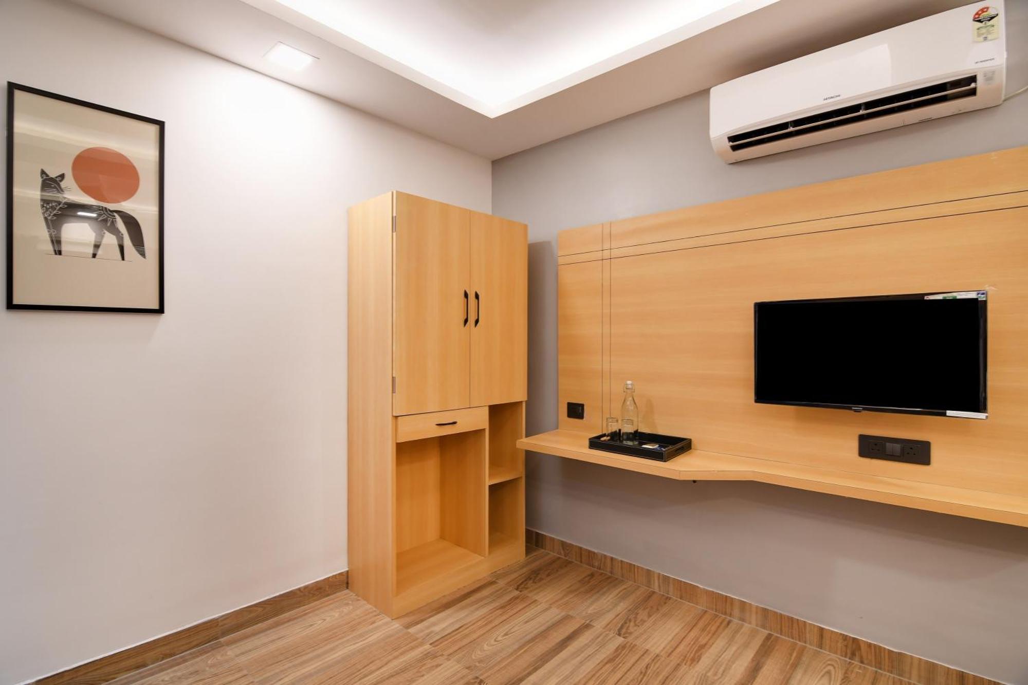 Super Townhouse Oak Sayhallo Ecstasy Bhubaneswar Exteriör bild