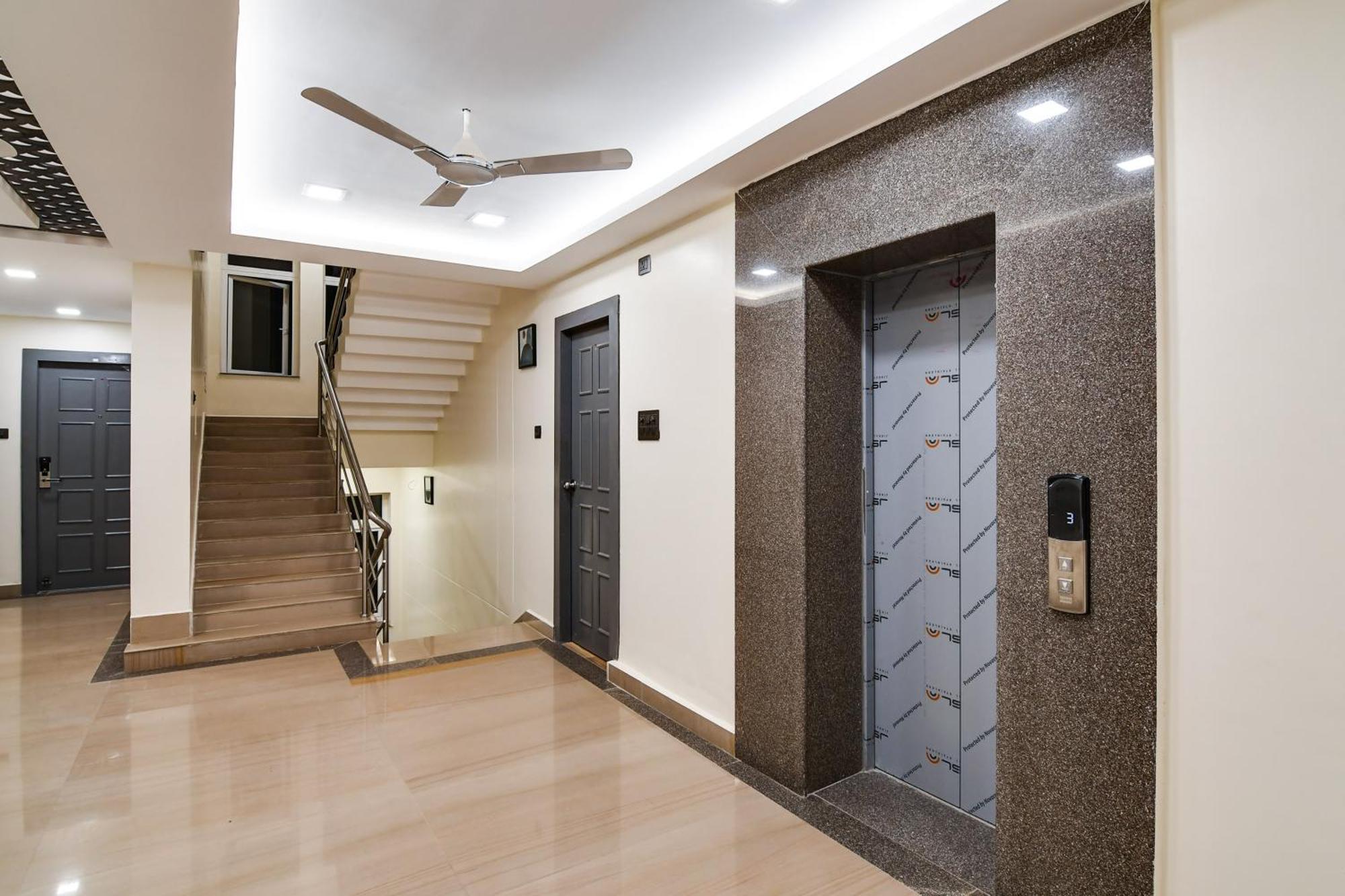 Super Townhouse Oak Sayhallo Ecstasy Bhubaneswar Exteriör bild