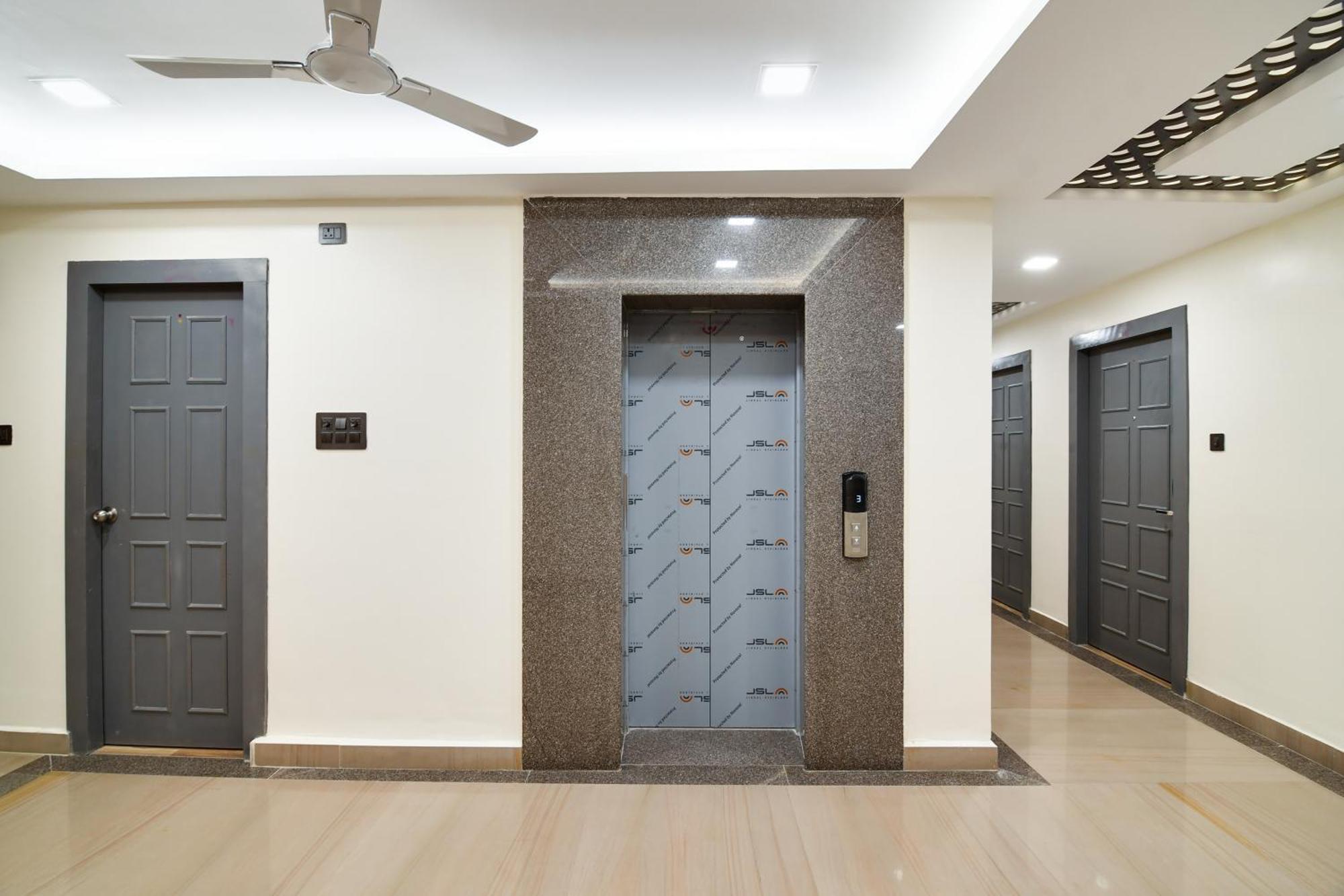 Super Townhouse Oak Sayhallo Ecstasy Bhubaneswar Exteriör bild