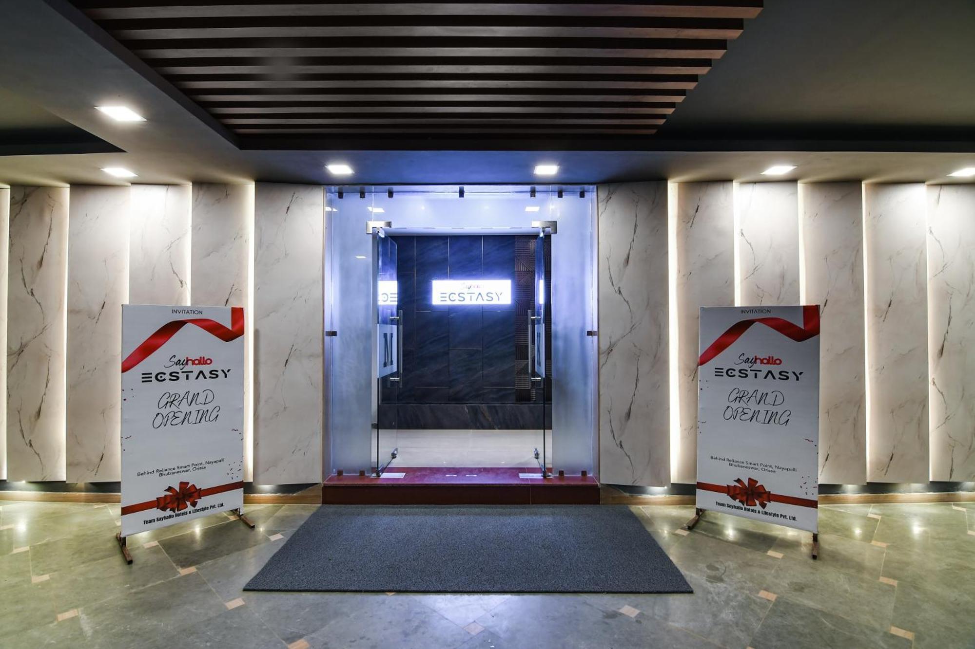 Super Townhouse Oak Sayhallo Ecstasy Bhubaneswar Exteriör bild