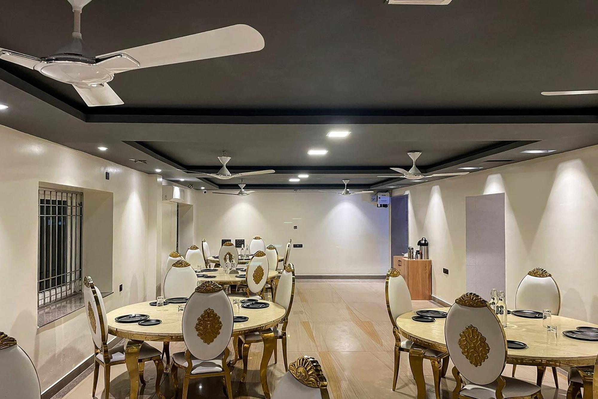 Super Townhouse Oak Sayhallo Ecstasy Bhubaneswar Exteriör bild