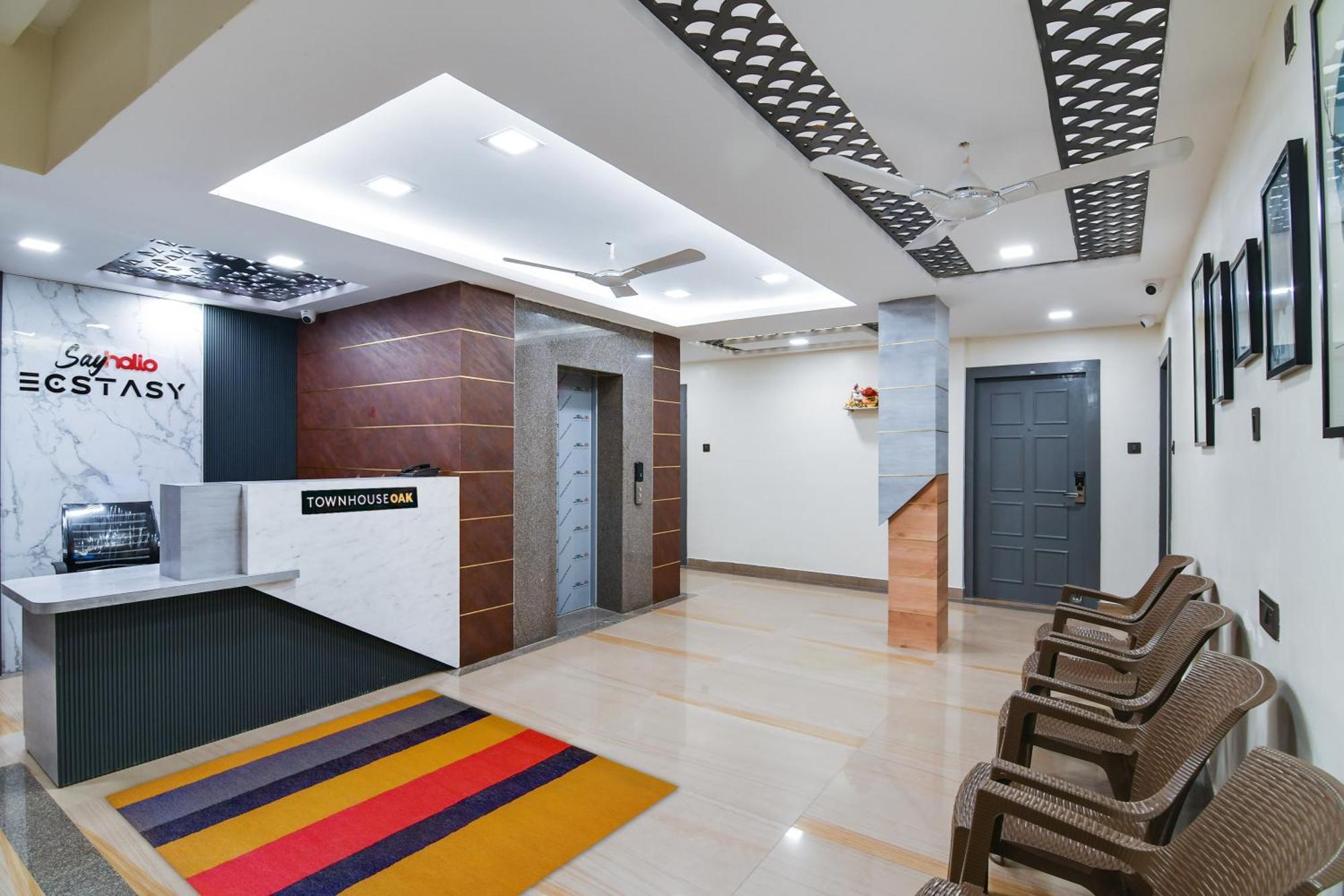 Super Townhouse Oak Sayhallo Ecstasy Bhubaneswar Exteriör bild