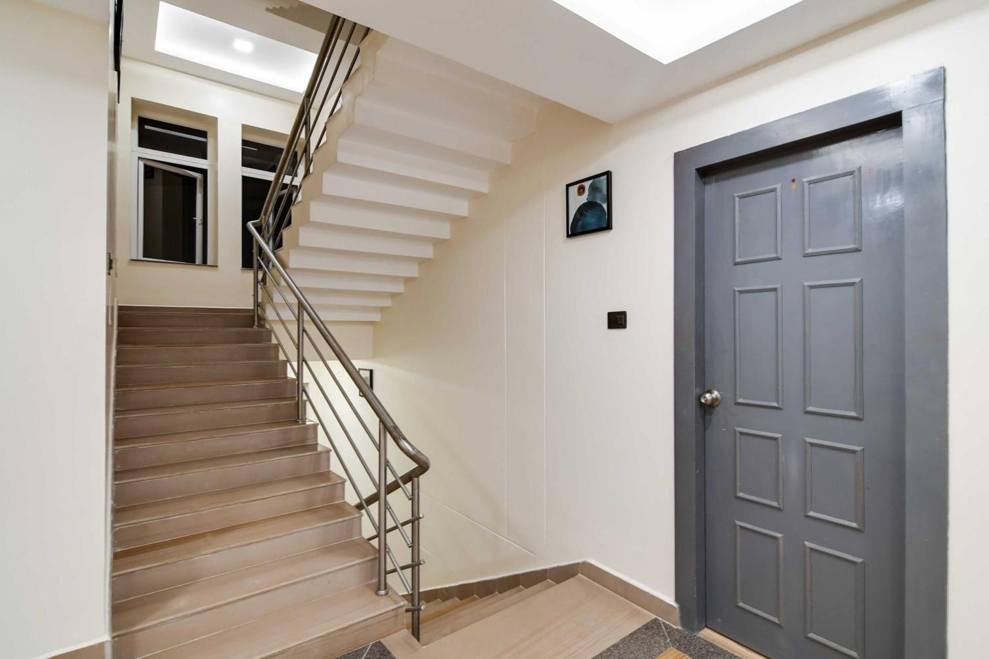 Super Townhouse Oak Sayhallo Ecstasy Bhubaneswar Exteriör bild