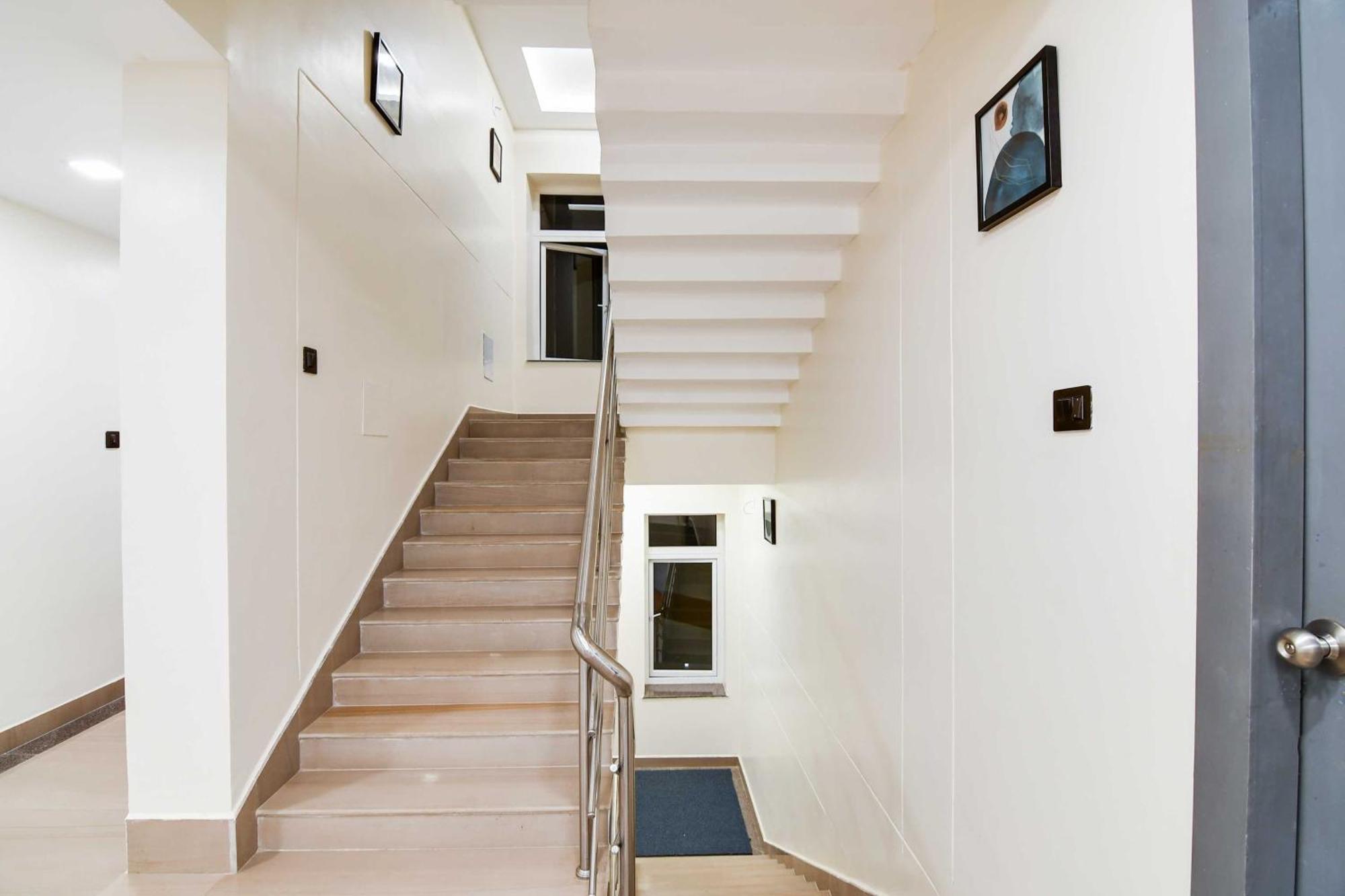 Super Townhouse Oak Sayhallo Ecstasy Bhubaneswar Exteriör bild