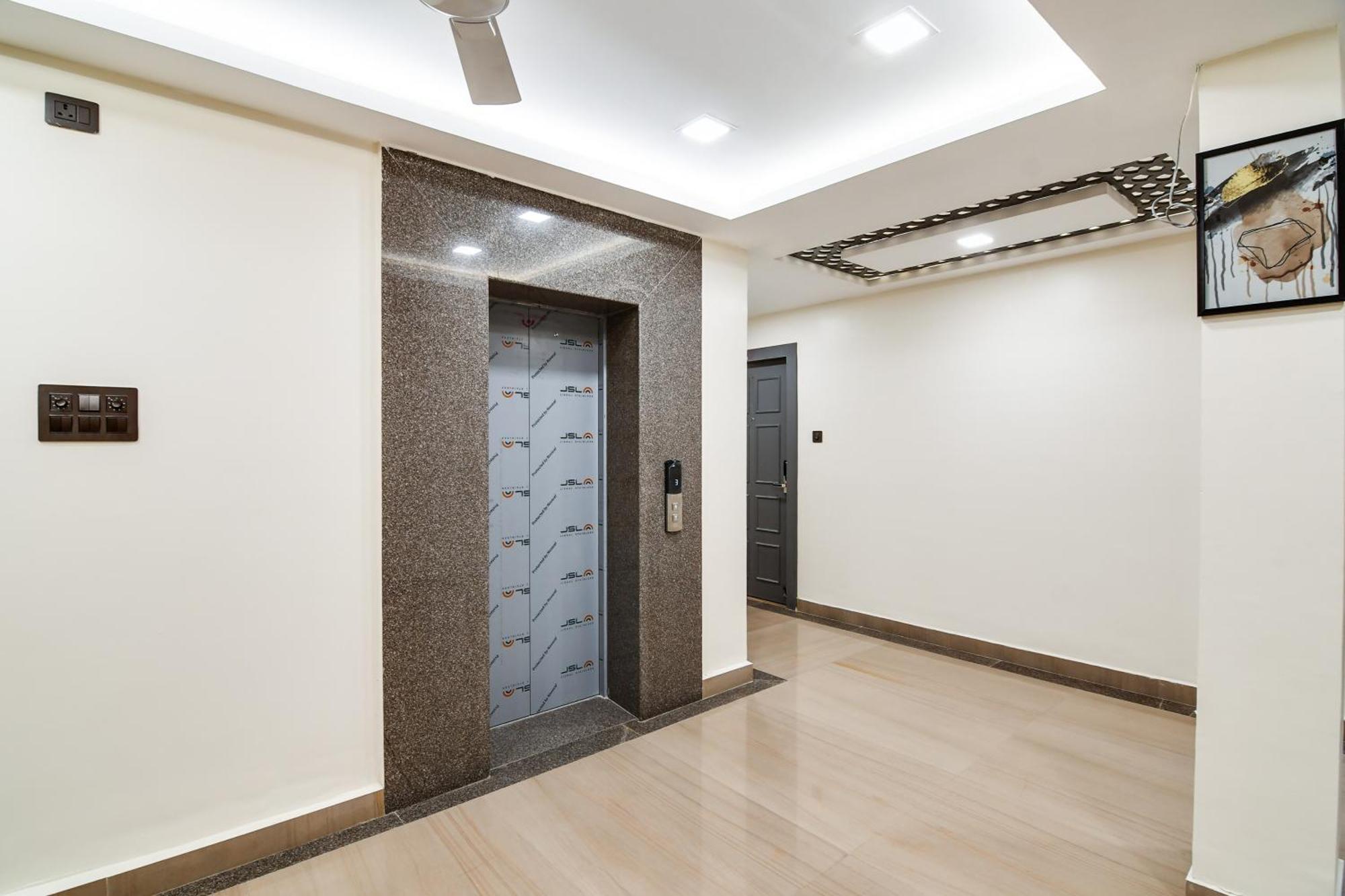 Super Townhouse Oak Sayhallo Ecstasy Bhubaneswar Exteriör bild