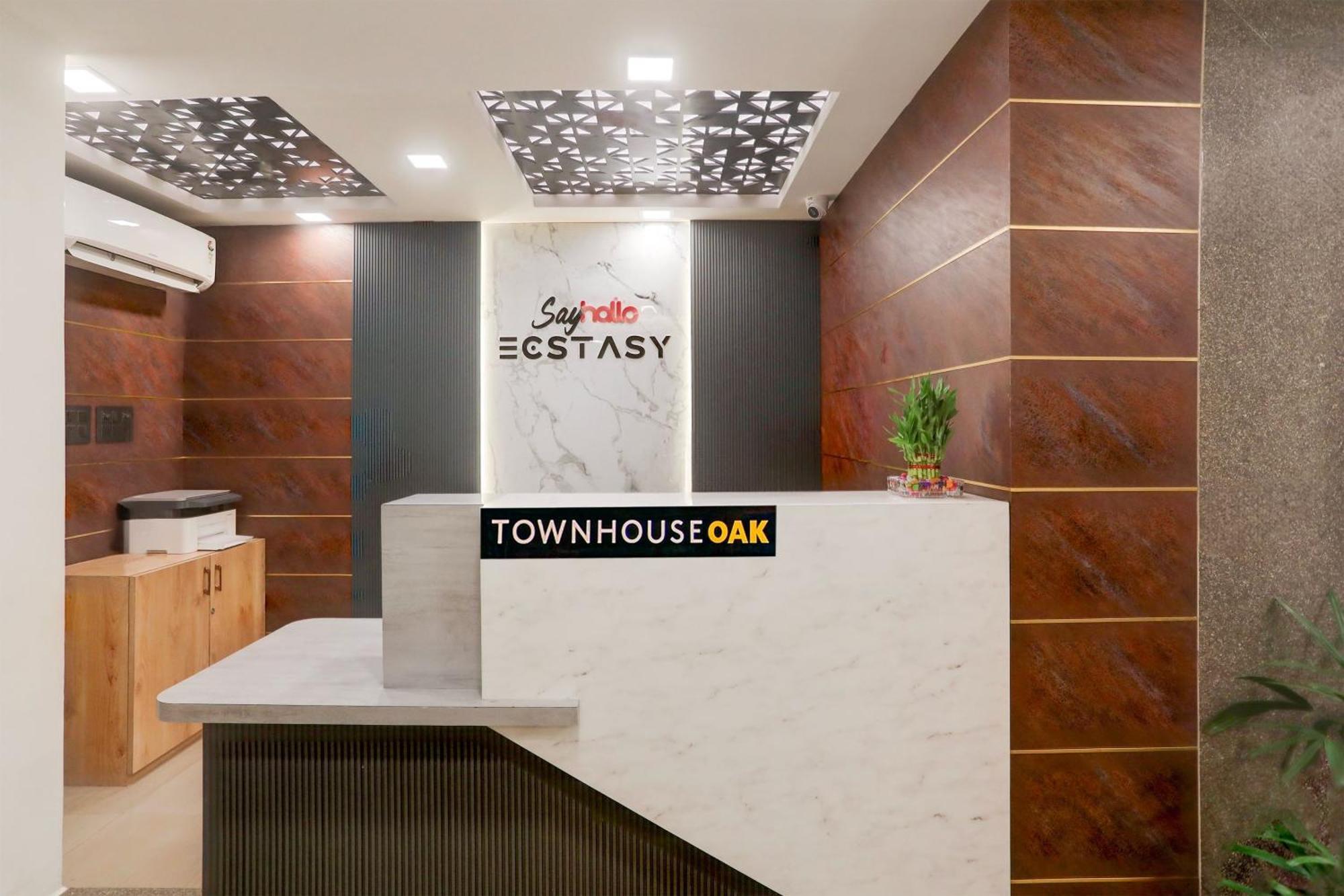 Super Townhouse Oak Sayhallo Ecstasy Bhubaneswar Exteriör bild